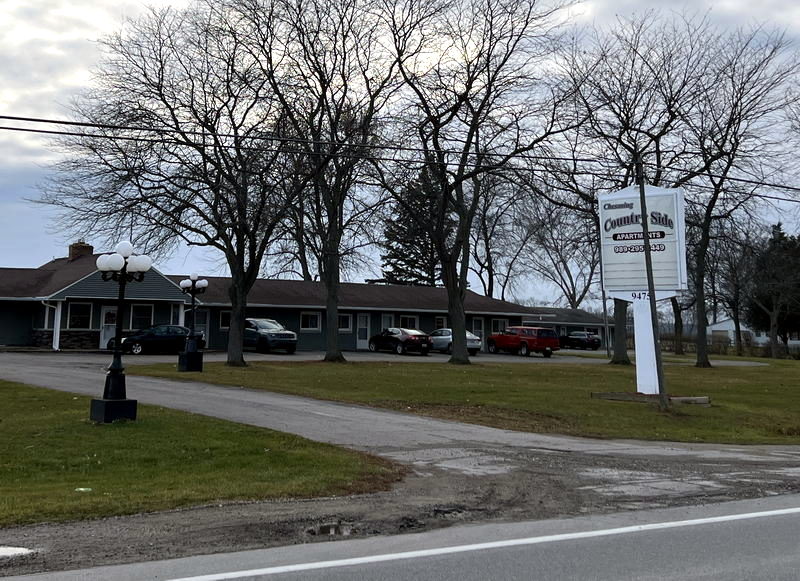 Colonial Motel - Dec 11 2022 Photo (newer photo)